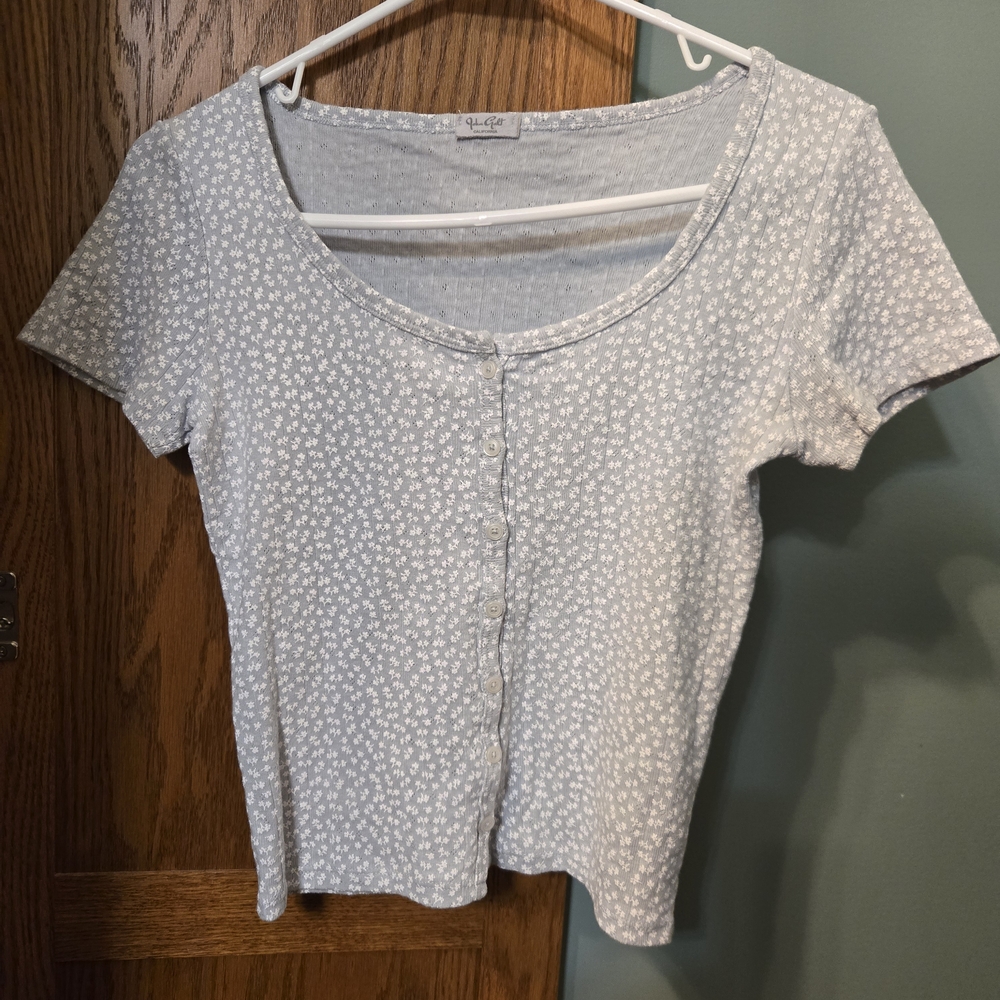 Brandy Melville Cream Fitted Button Down Shirt - Picture 6 of 15